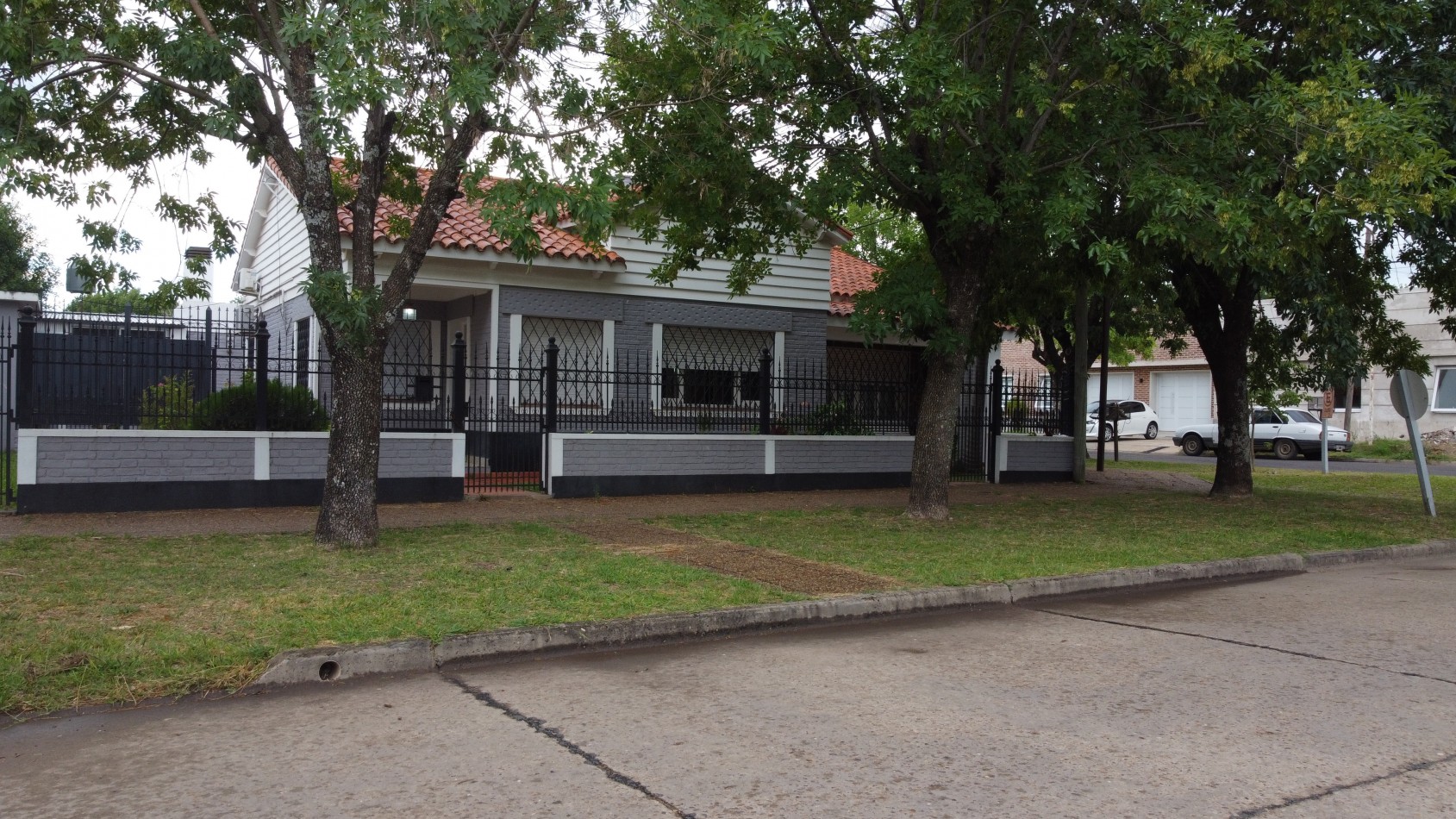 CHALET EN ESQUINA 